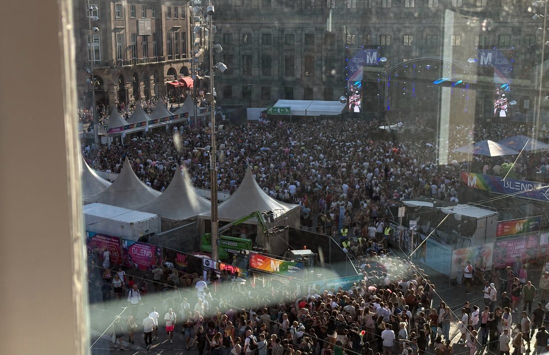 Pride Amsterdamでにぎわうダム広場